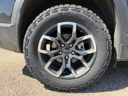 Used 2025 Chevrolet Equinox ACTIV w/ Safety and Technology Package FWD image 59