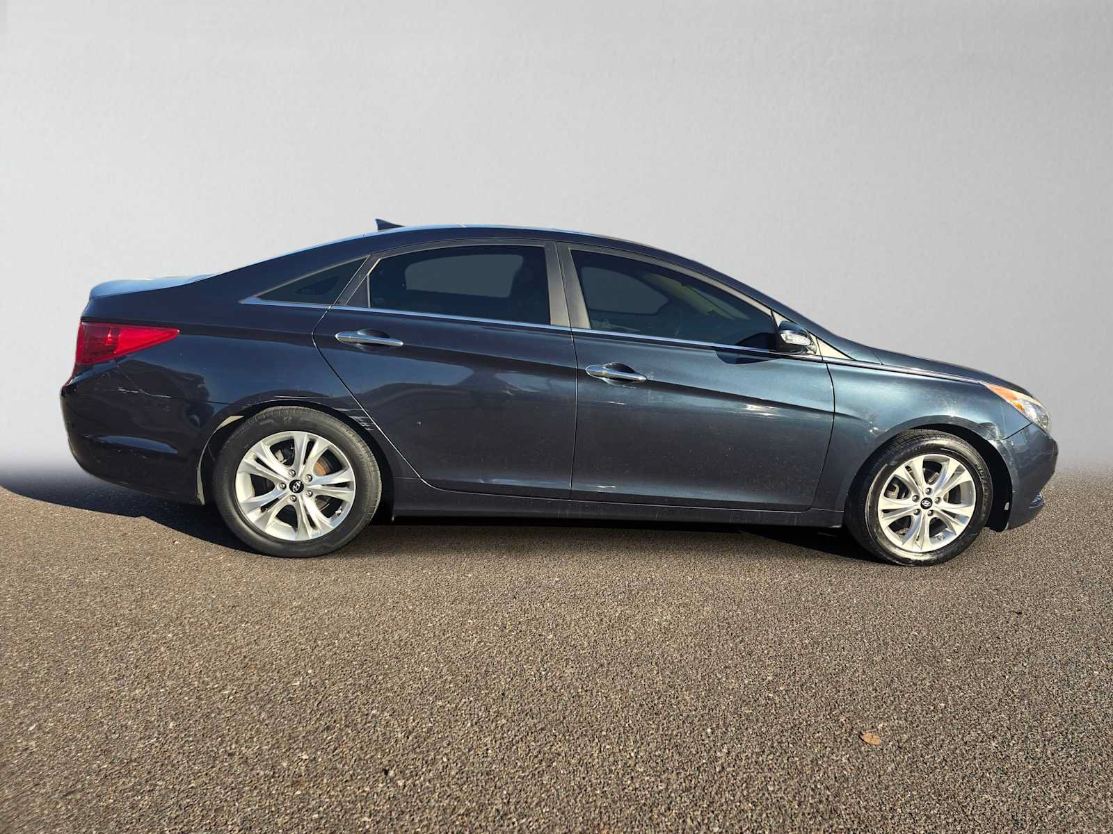 Used 2013 Hyundai Sonata Limited FWD image 2