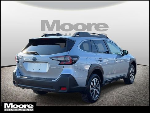 Used 2025 Subaru Outback Premium image 2