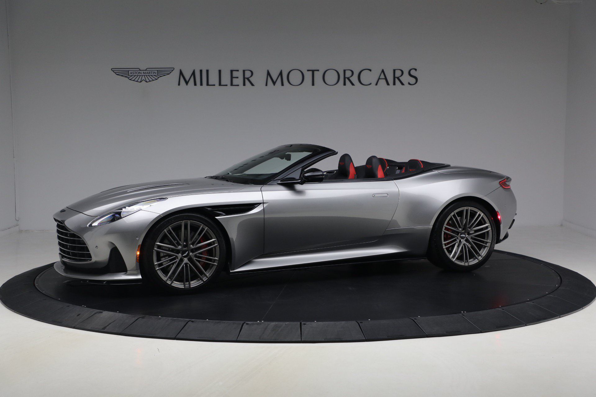 Used 2024 Aston Martin DB12 Convertible RWD image 2