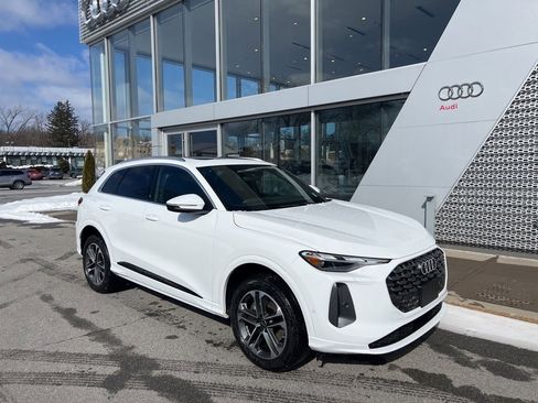 Used 2025 Audi Q5 Premium w/ Convenience Package image 8