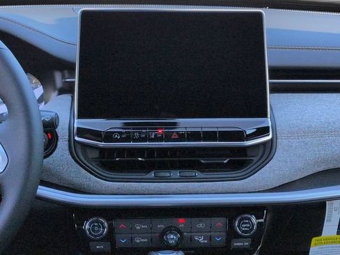 New 2026 Jeep Compass Latitude AWD/4WD image 17
