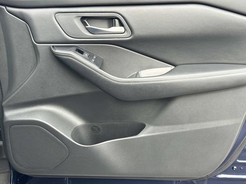 Used 2025 Nissan Rogue SV image 24