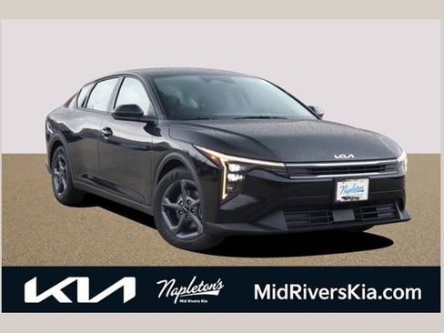 New 2025 Kia K4 LXS image 1