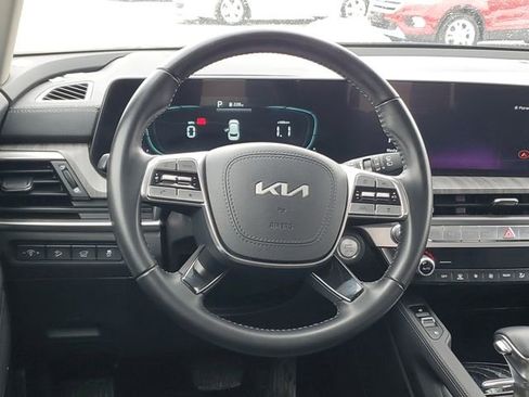 Used 2024 Kia Telluride EX w/ EX Captain's Chair Package image 11