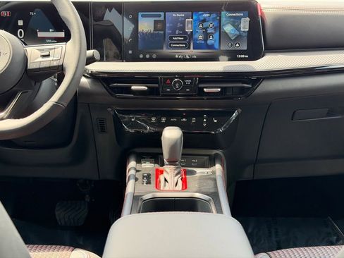 New 2026 Nissan Kicks SR w/ SR Premium Package FWD image 25