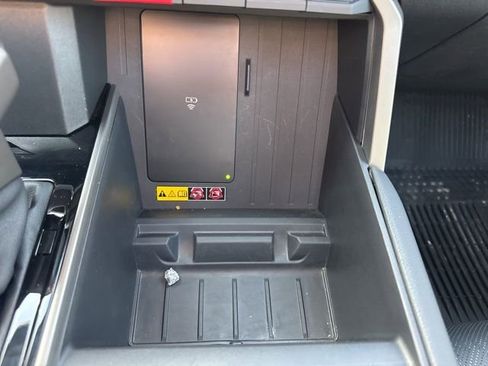 Used 2025 Toyota Tundra Limited image 36