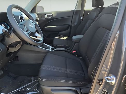 New 2025 Hyundai Venue SEL FWD image 11
