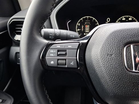 Certified 2025 Honda Pilot Touring image 23