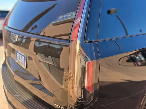 Used 2023 Cadillac Escalade ESV Sport Platinum image 8