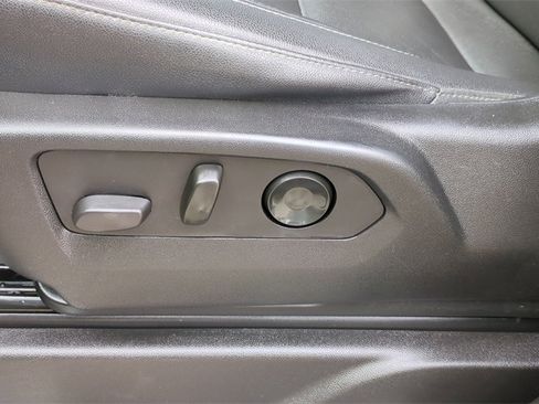 Used 2021 Chevrolet Suburban LT image 11