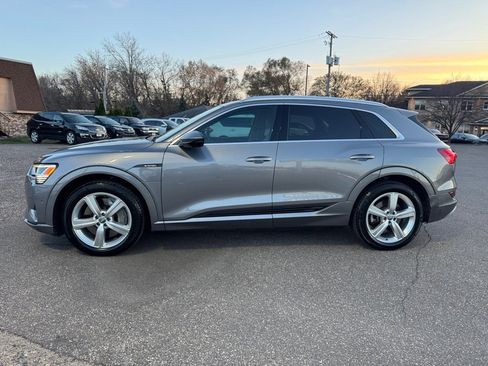 Used 2019 Audi e-tron Premium Plus image 9