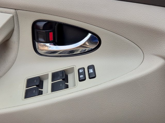 Used 2011 Toyota Camry LE w/ LE Extra-Value Pkg FWD image 28