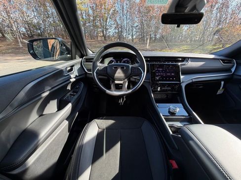 New 2025 Jeep Grand Cherokee L Altitude image 14