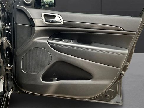 Used 2021 Jeep Grand Cherokee Laredo X image 17