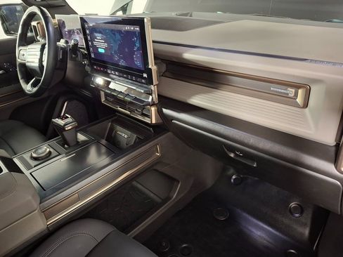 Used 2024 GMC Hummer EV 3X w/ LPO, Illumination Package image 33