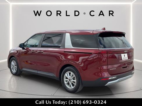 Used 2023 Kia Carnival LX image 5