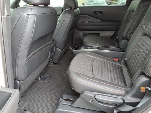 New 2025 Nissan Pathfinder Rock Creek image 6