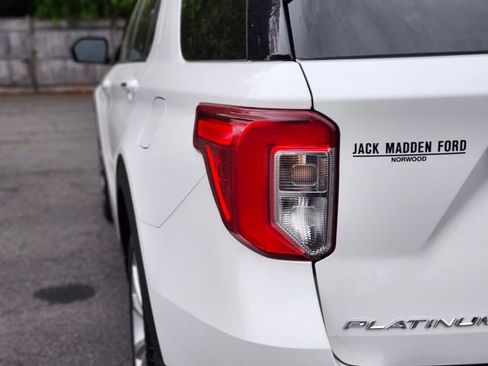 Certified 2023 Ford Explorer Platinum w/ Technology Package AWD/4WD image 9