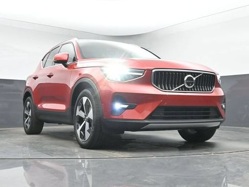 Used 2025 Volvo XC40 B5 Plus AWD/4WD image 35
