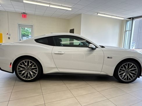 Used 2026 Ford Mustang GT Premium RWD image 3