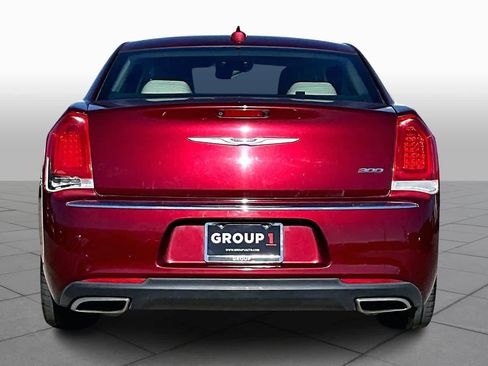 Used 2019 Chrysler 300 Limited image 4