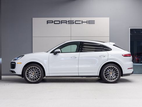 Certified 2023 Porsche Cayenne Platinum Edition image 2