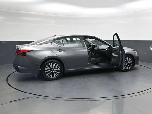 Used 2024 Nissan Altima 2.5 SV FWD image 38