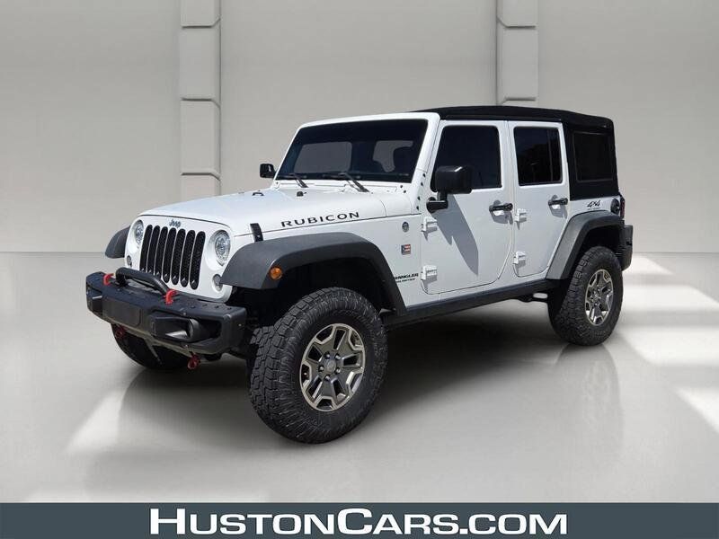 Used 2015 Jeep Wrangler Unlimited Rubicon w/ Connectivity Group AWD/4WD image 1