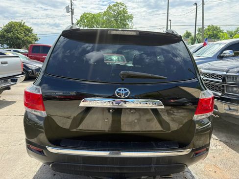 Used 2013 Toyota Highlander SE FWD image 6