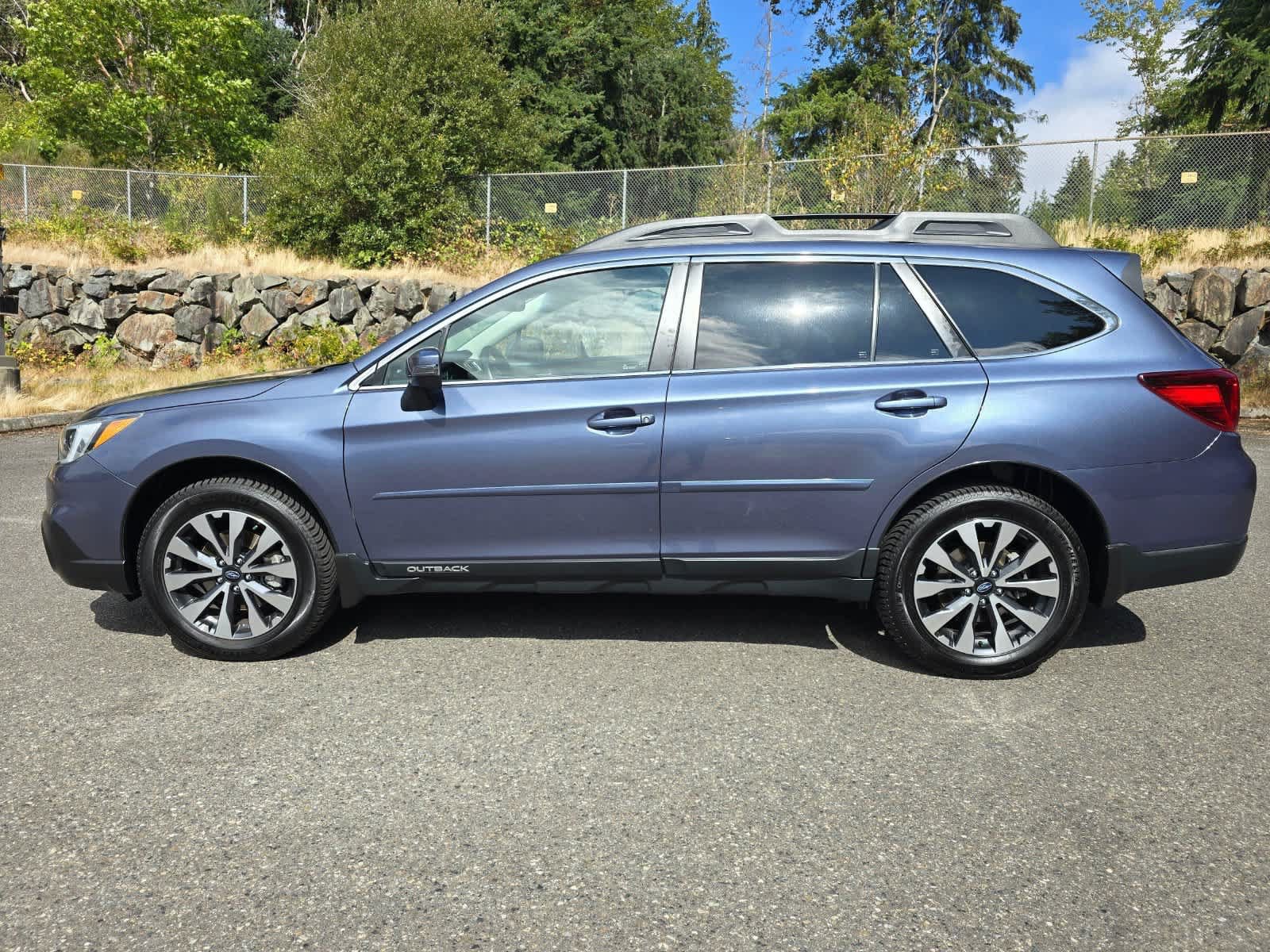 Used 2016 Subaru Outback 2.5i Limited AWD/4WD image 3