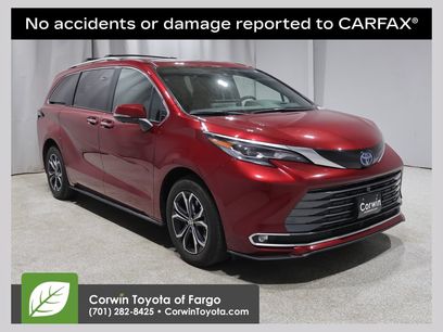Used 2025 Toyota Sienna Platinum