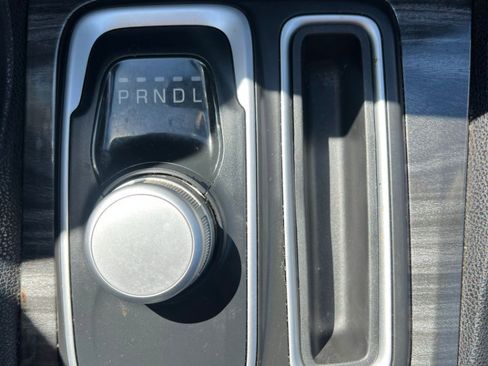 Used 2017 Chrysler 300 Limited image 25