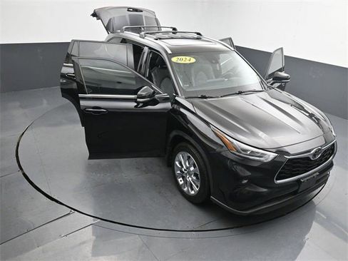 Used 2024 Toyota Highlander Limited image 36