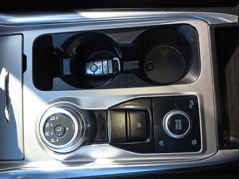 Used 2020 Ford Explorer XLT w/ Equipment Group 202A image 15