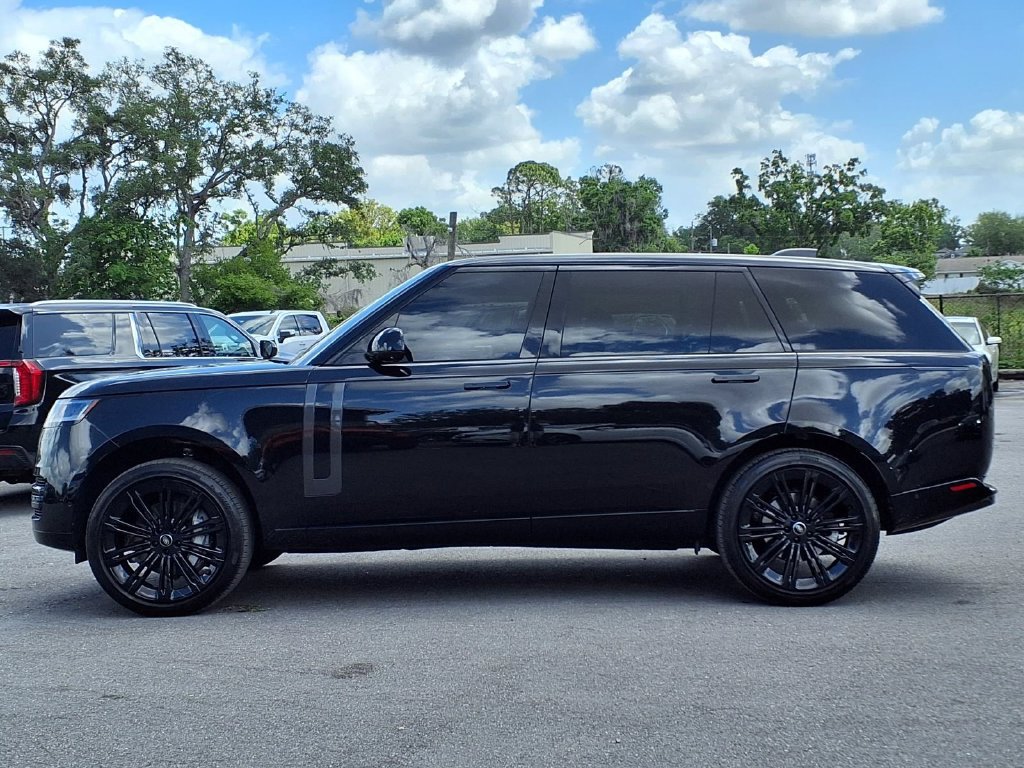 Used 2025 Land Rover Range Rover Long Wheelbase SE AWD/4WD image 4