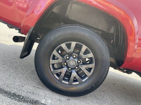 Used 2022 Toyota Tacoma SR5 AWD/4WD image 12
