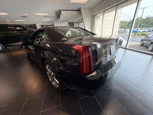 Used 2006 Cadillac XLR RWD image 3