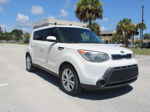 Used 2015 Kia Soul + FWD image 17