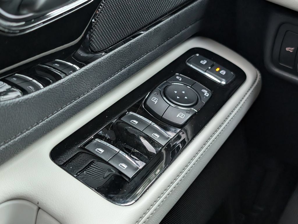 Used 2025 Lincoln Aviator Reserve w/ Jet Appearance Package RWD image 27