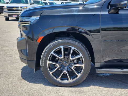 Used 2021 Chevrolet Suburban RST w/ Luxury Package RWD image 9