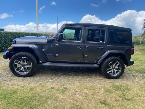 Used 2024 Jeep Wrangler Unlimited w/ LED Headlamp & Fog Lamp Group AWD/4WD image 4