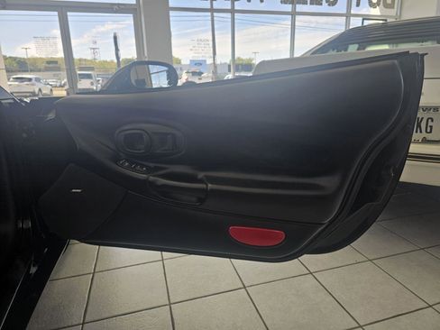 Used 2001 Chevrolet Corvette Convertible w/ Preferred Equipment Group2 image 11