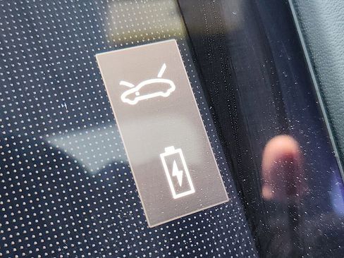 Certified 2025 Porsche Taycan Turbo image 23