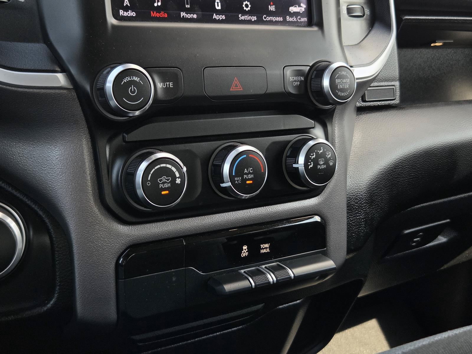 Used 2020 RAM 1500 Big Horn AWD/4WD image 18