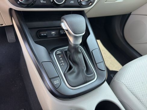 Used 2025 Kia Soul LX w/ LX Technology Package FWD image 15