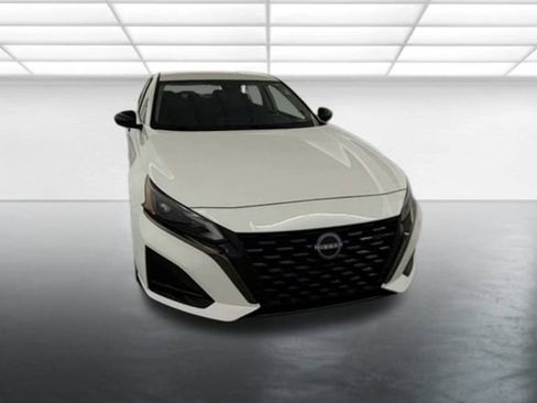 Used 2023 Nissan Altima 2.5 SR image 2