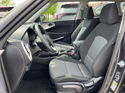 Used 2025 Kia Soul LX w/ LX Technology Package FWD image 13