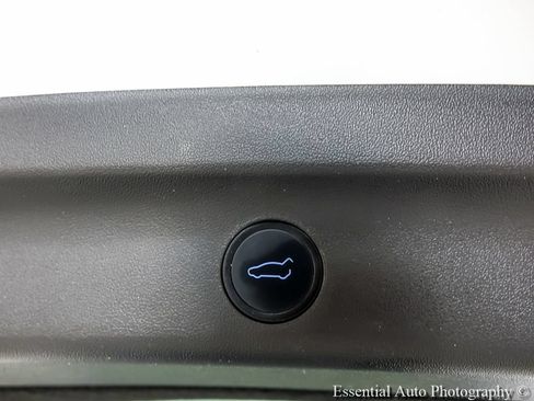 Used 2022 Tesla Model Y Long Range AWD/4WD image 31
