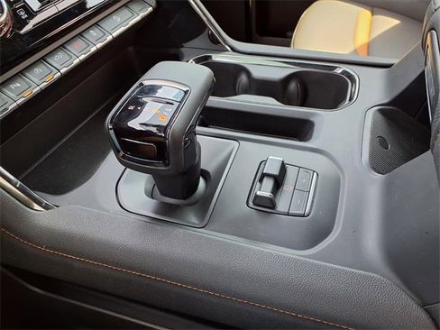 Used 2024 GMC Sierra 1500 AT4 w/ AT4 Premium Package image 9